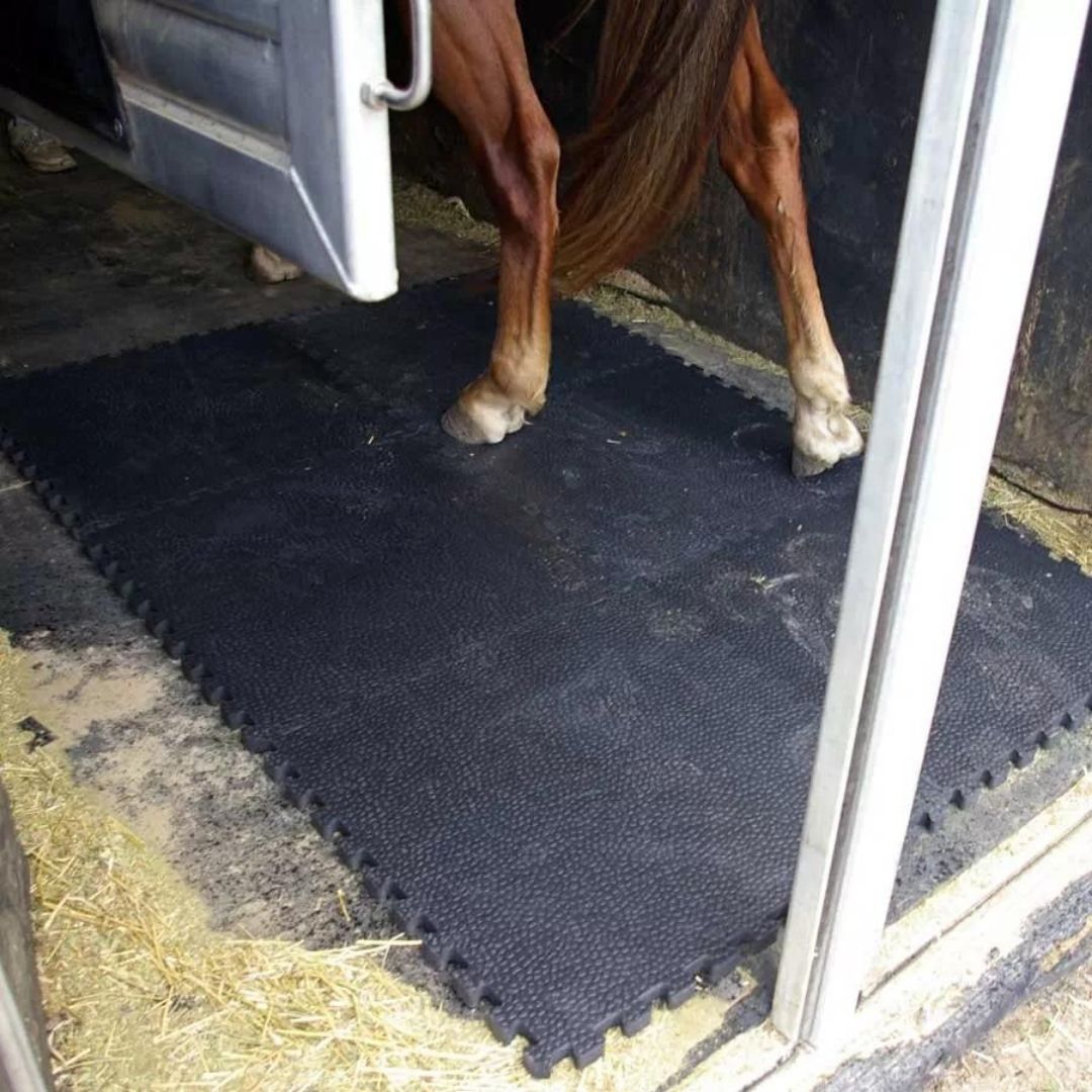 Revulcanized Rubber Horse Stall Mat in Interlocking Tiles Canada
