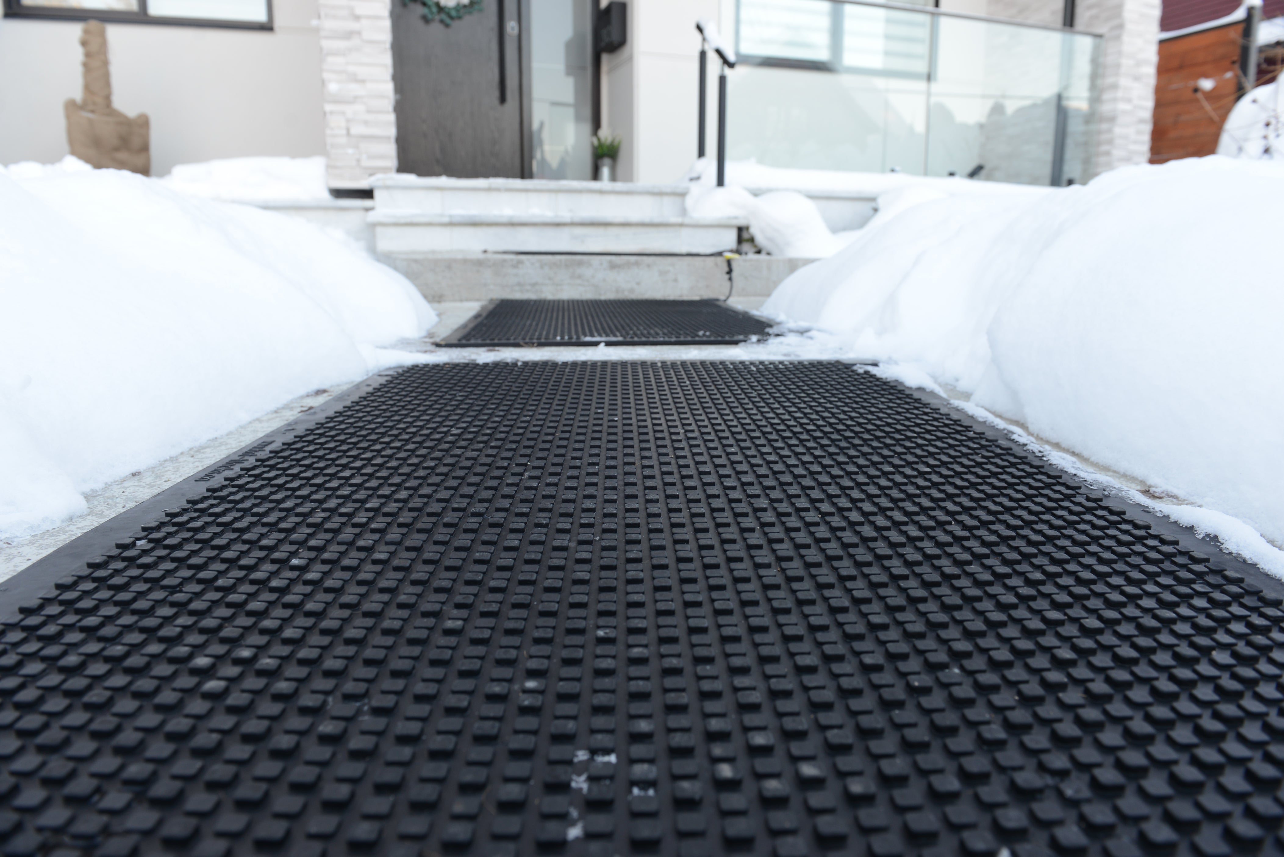 Heated Snow Melting Walkway Mat, 10 x 30 Non Slip Rubber Heated Mat with  Power Cord, 2 in/h Speed Snow and Ice Heated Pad for Winter Outdoor Stairs,  Steps, Doorways, Walkways, Driveway 