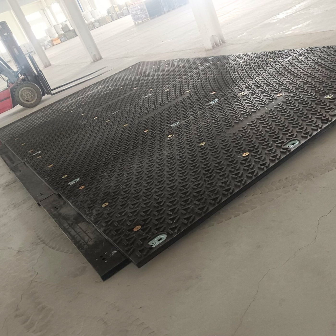 Viper Deck 1500 Extra Heavy Duty UHMWPE Ground Protection Mats