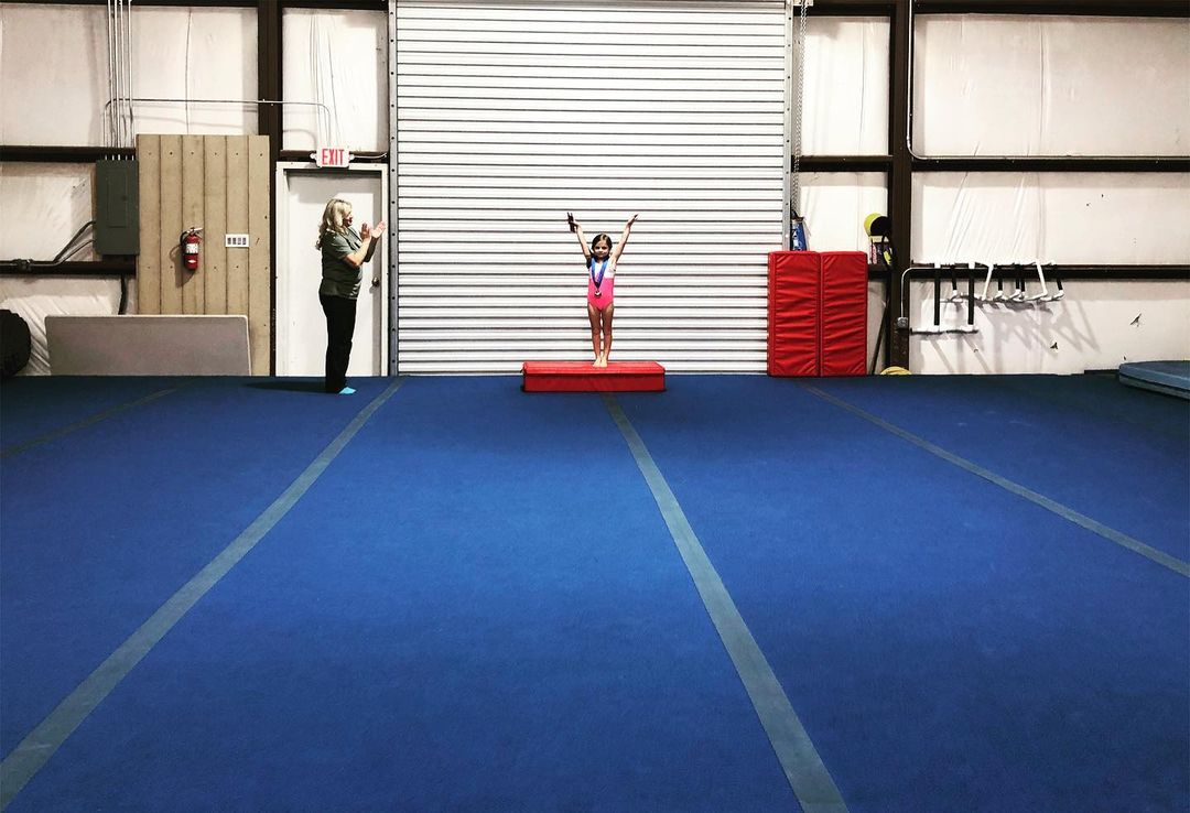 Roll-Out Cheerleading Mats - Canada Mats Roll-Out Cheerleading Mats - Canada Mats
