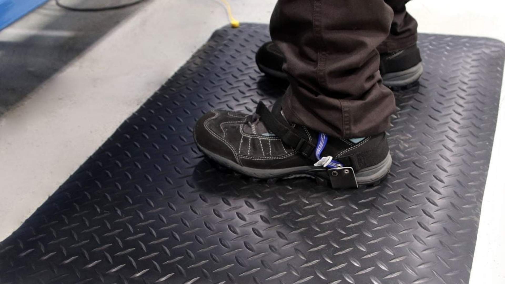 Diamond Plate Conductive Anti Fatigue Mat Canada Mats