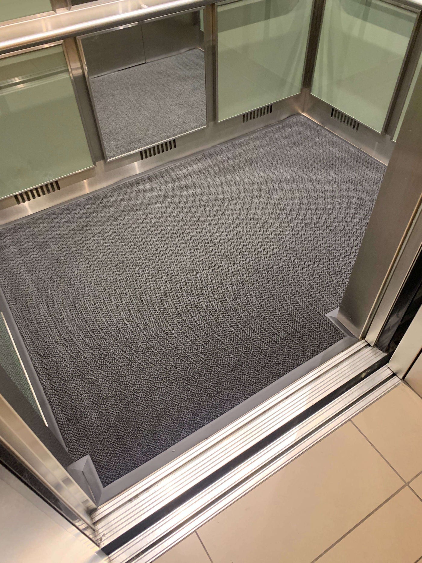 Viper 8925 Elevator Mats with Heavy Duty Edging